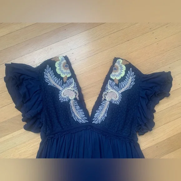 EUC FREE PEOPLE NAVY-BLUE FLORAL FLUTED HI-LOW DEEP V-NECK BLOUSE SIZE XS/FITS S - Picture 6 of 14